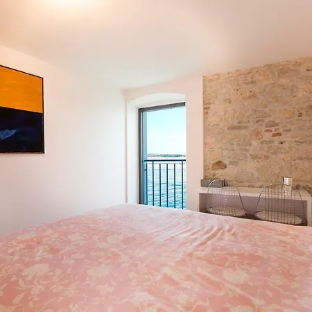 Oktobar Apartman