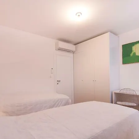 Oktobar Apartman *